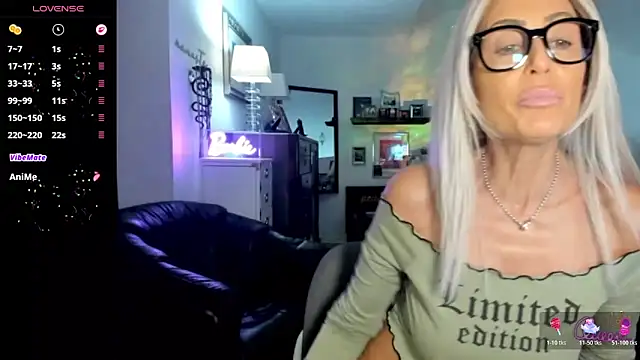 Snapshot of VelvetBarbie chatting on March 15, 2026, 6:04 pm VelvetBarbie online show from March 15, 2026, 6:04 pm