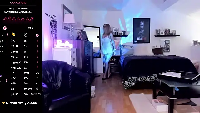 Snapshot of VelvetBarbie chatting on March 13, 2026, 8:36 pm VelvetBarbie online show from March 13, 2026, 8:36 pm