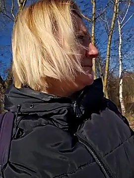 Snapshot of -Schweppes- chatting on March 6, 2025, 10:09 am -Schweppes- online show from March 6, 2025, 10:09 am