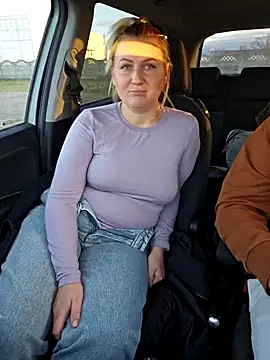 Snapshot of -Schweppes- chatting on December 17, 2024, 1:27 pm -Schweppes- online show from December 17, 2024, 1:27 pm