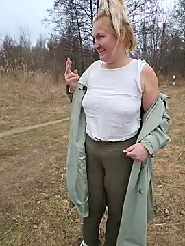 Snapshot of -Schweppes- chatting on March 13, 2025, 9:32 am -Schweppes- online show from March 13, 2025, 9:32 am