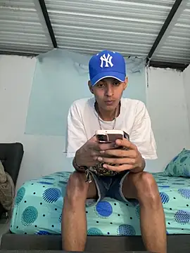 ValenSuarez25 online show from June 21, 2026, 1:33 am