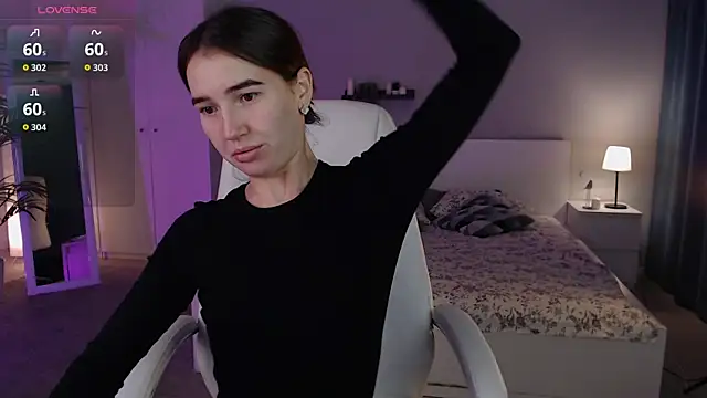 Bellla Haddid online show from September 29, 2025, 1:12 am