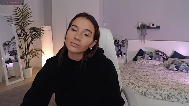 Bellla Haddid online show from September 24, 2025, 1:35 am