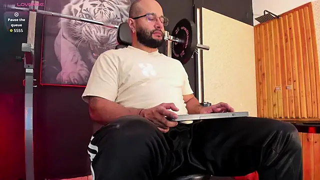 Snapshot of Luke__09 chatting on February 23, 2026, 11:33 am Luke 09 online show from February 23, 2026, 11:33 am