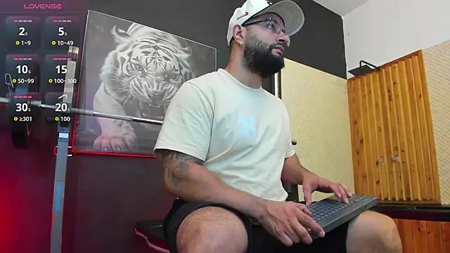 Snapshot of Luke__09 chatting on February 1, 2026, 11:30 am Luke 09 online show from February 1, 2026, 11:30 am