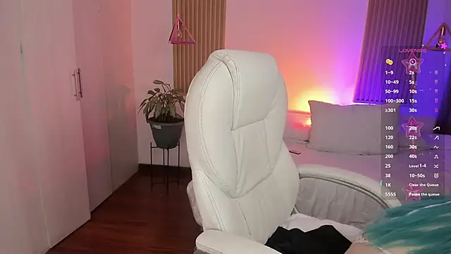 Kendall Bunnyy online show from November 14, 2025, 8:23 pm