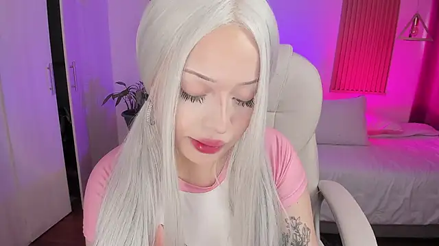 Kendall Bunnyy online show from December 14, 2025, 6:57 pm