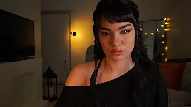 Snapshot of Heidi11 chatting on October 10, 2025, 6:31 pm Heidi11 online show from October 10, 2025, 6:31 pm