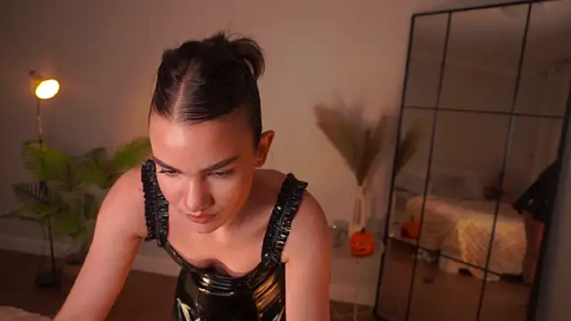 Snapshot of Heidi11 chatting on October 26, 2025, 9:15 pm Heidi11 online show from October 26, 2025, 9:15 pm