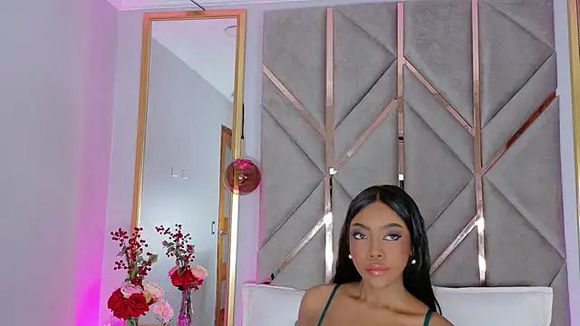 Lola King online show from December 18, 2025, 1:00 am