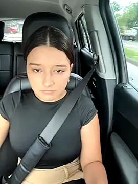 littlemelodi18 online show from October 6, 2025, 5:46 pm