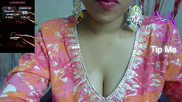 Preeti-Sexy online show from October 24, 2025, 5:39 am