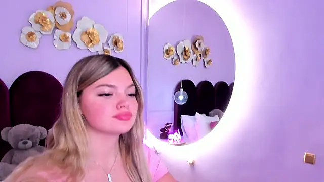 ZaraBloom online show from December 19, 2025, 4:16 am