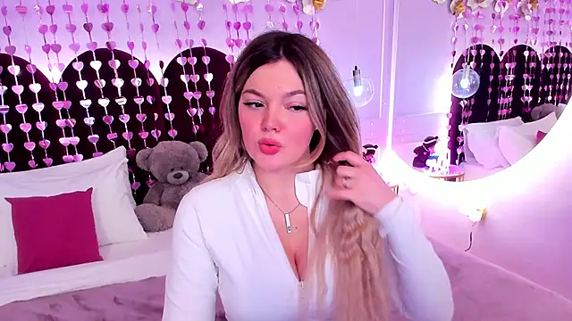 ZaraBloom online show from February 14, 2026, 3:56 pm