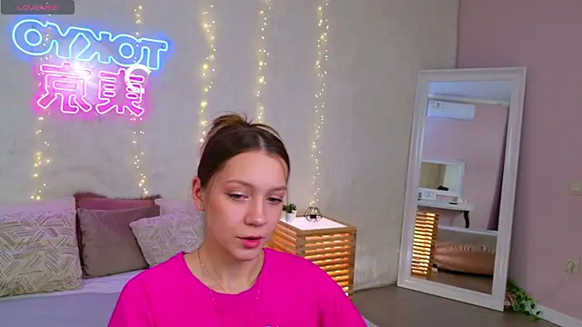 Snapshot of AliceBrayan chatting on March 28, 2026, 5:03 pm AliceBrayan online show from March 28, 2026, 5:03 pm