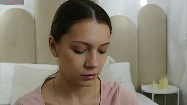 Snapshot of AliceBrayan chatting on March 20, 2026, 5:03 pm AliceBrayan online show from March 20, 2026, 5:03 pm