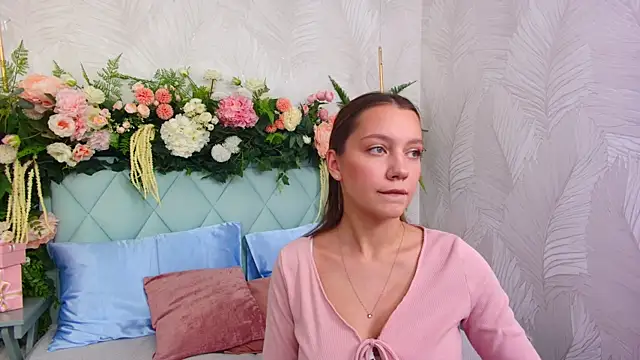 AliceBrayan online show from December 18, 2025, 5:06 pm