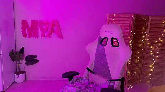 Miss Mia Murr online show from October 18, 2025, 5:09 am