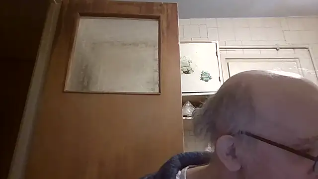 Snapshot of mariusica1@xh chatting on April 15, 2026, 6:34 pm mariusica1xh online show from April 15, 2026, 6:34 pm