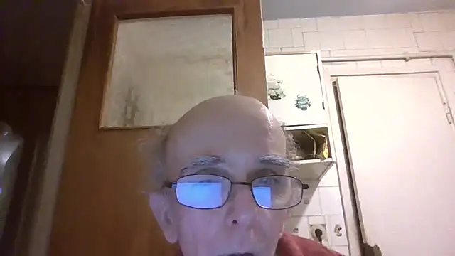 mariusica1xh online show from May 12, 2026, 9:21 pm