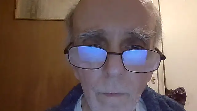 Snapshot of mariusica1@xh chatting on April 15, 2026, 8:42 pm mariusica1xh online show from April 15, 2026, 8:42 pm