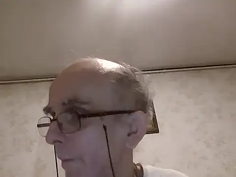 Snapshot of mariusica1@xh chatting on October 22, 2025, 7:57 pm mariusica1xh online show from October 22, 2025, 7:57 pm