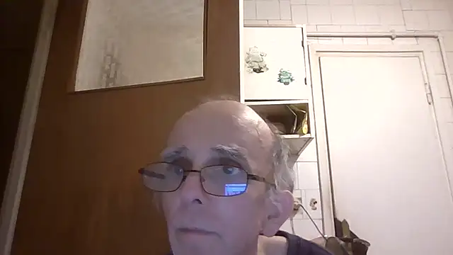 Snapshot of mariusica1@xh chatting on April 8, 2026, 9:27 pm mariusica1xh online show from April 8, 2026, 9:27 pm