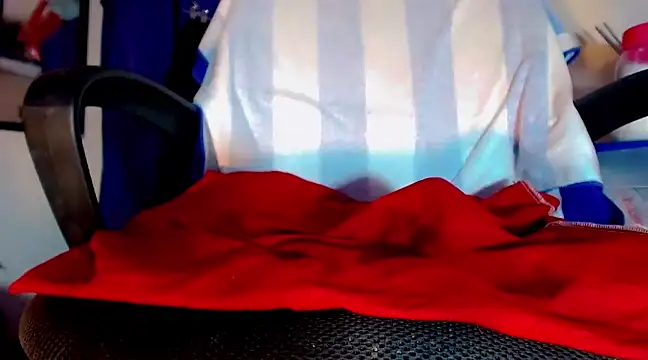 Snapshot of nicol_gill_ chatting on February 6, 2025, 2:37 pm nicol gill online show from February 6, 2025, 2:37 pm