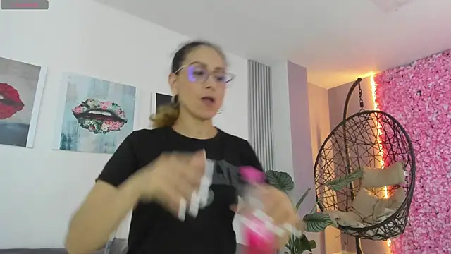 Angela donnato online show from October 3, 2025, 4:03 am