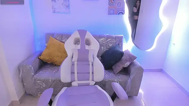 Snapshot of Charlotte_cowell_sub1_ chatting on November 6, 2025, 6:45 pm Charlotte cowell sub1 online show from November 6, 2025, 6:45 pm