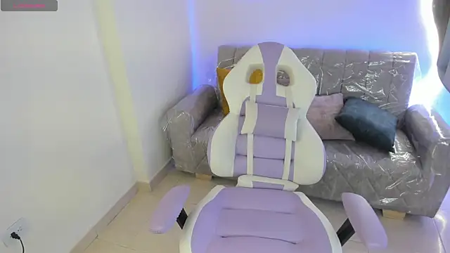 Snapshot of Charlotte_cowell_sub1_ chatting on October 15, 2025, 6:49 pm Charlotte cowell sub1 online show from October 15, 2025, 6:49 pm