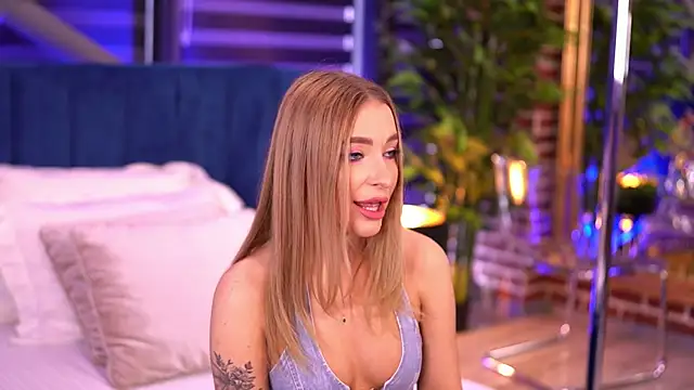 Snapshot of Adelleinne chatting on January 3, 2025, 11:46 am Adelleinne online show from January 3, 2025, 11:46 am