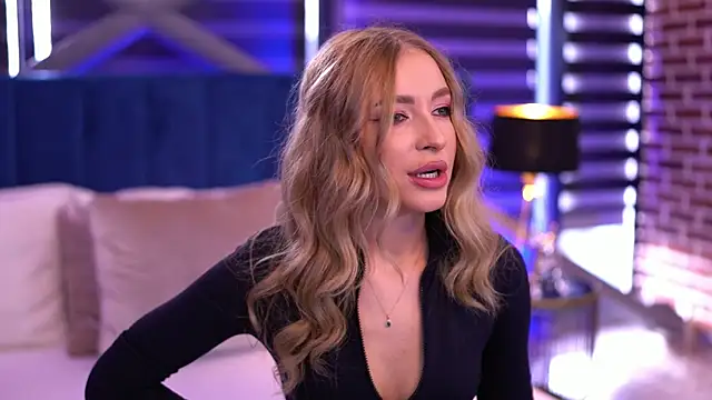 Snapshot of Adelleinne chatting on December 13, 2024, 9:46 am Adelleinne online show from December 13, 2024, 9:46 am