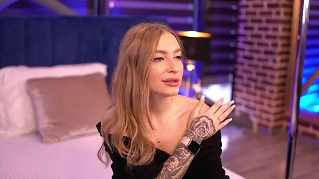 Snapshot of Adelleinne chatting on December 22, 2024, 1:33 pm Adelleinne online show from December 22, 2024, 1:33 pm