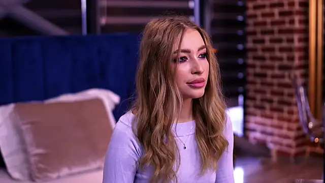 Snapshot of Adelleinne chatting on December 20, 2024, 6:29 am Adelleinne online show from December 20, 2024, 6:29 am