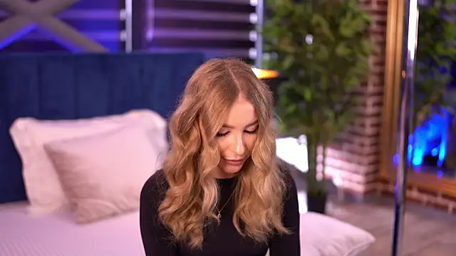 Snapshot of Adelleinne chatting on January 10, 2025, 9:23 am Adelleinne online show from January 10, 2025, 9:23 am