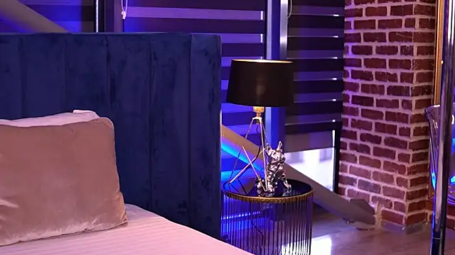 Snapshot of Adelleinne chatting on December 18, 2024, 6:21 am Adelleinne online show from December 18, 2024, 6:21 am