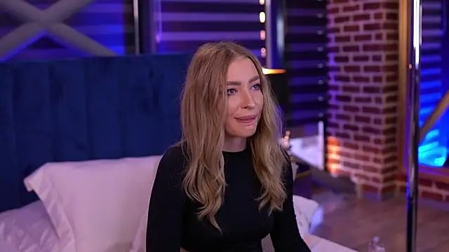 Snapshot of Adelleinne chatting on December 15, 2024, 2:16 pm Adelleinne online show from December 15, 2024, 2:16 pm