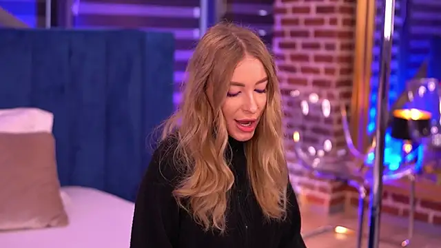 Snapshot of Adelleinne chatting on December 30, 2024, 8:43 am Adelleinne online show from December 30, 2024, 8:43 am