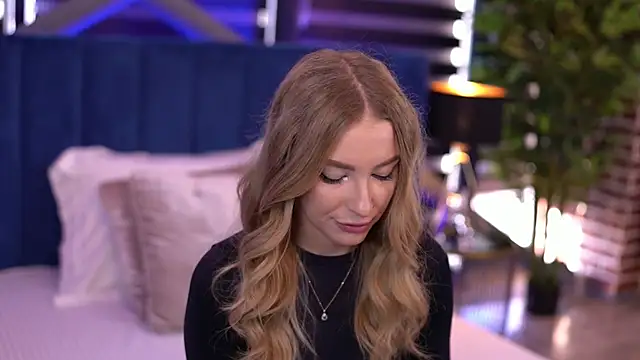 Snapshot of Adelleinne chatting on January 5, 2025, 1:15 pm Adelleinne online show from January 5, 2025, 1:15 pm