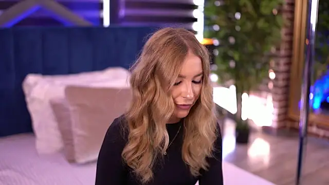 Snapshot of Adelleinne chatting on January 10, 2025, 12:26 pm Adelleinne online show from January 10, 2025, 12:26 pm