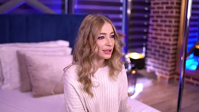 Snapshot of Adelleinne chatting on December 29, 2024, 9:28 am Adelleinne online show from December 29, 2024, 9:28 am