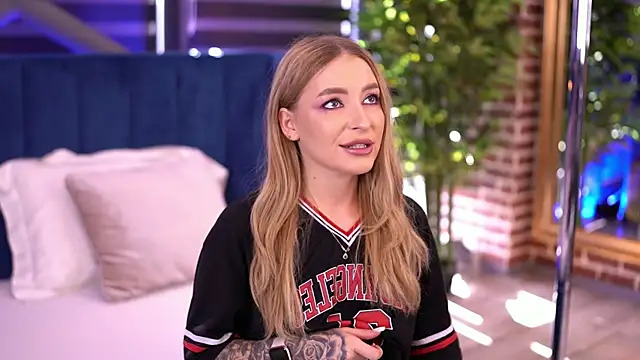 Snapshot of Adelleinne chatting on January 7, 2025, 9:07 am Adelleinne online show from January 7, 2025, 9:07 am