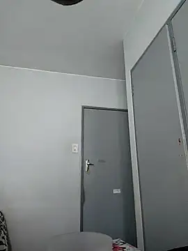 Userio072 online show from February 1, 2025, 12:37 pm