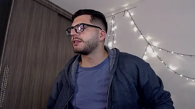 Snapshot of thomas_gun chatting on January 7, 2025, 4:18 am thomas gun online show from January 7, 2025, 4:18 am