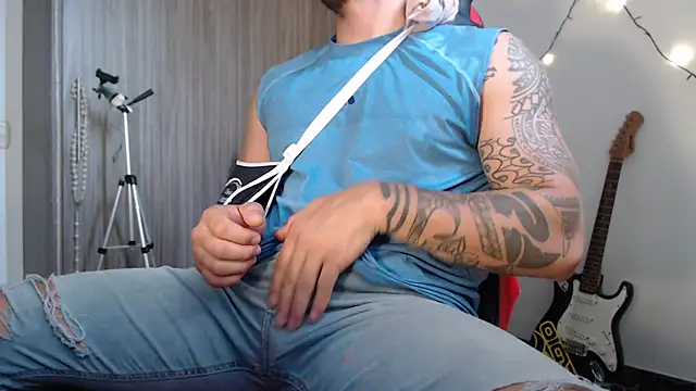 Snapshot of thomas_gun chatting on December 12, 2024, 4:53 pm thomas gun online show from December 12, 2024, 4:53 pm