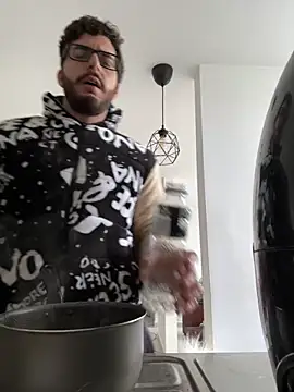 Snapshot of thomas_gun chatting on December 4, 2025, 4:06 pm thomas gun online show from December 4, 2025, 4:06 pm