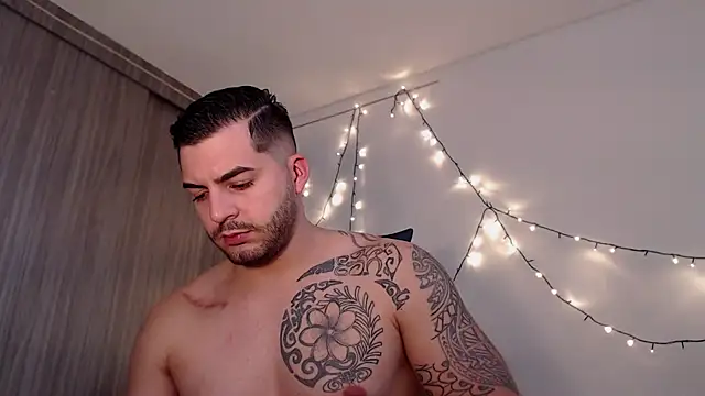 Snapshot of thomas_gun chatting on December 23, 2024, 3:33 pm thomas gun online show from December 23, 2024, 3:33 pm