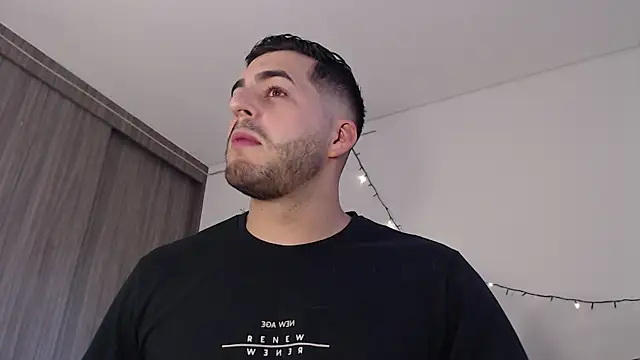 Snapshot of thomas_gun chatting on December 28, 2024, 10:02 pm thomas gun online show from December 28, 2024, 10:02 pm